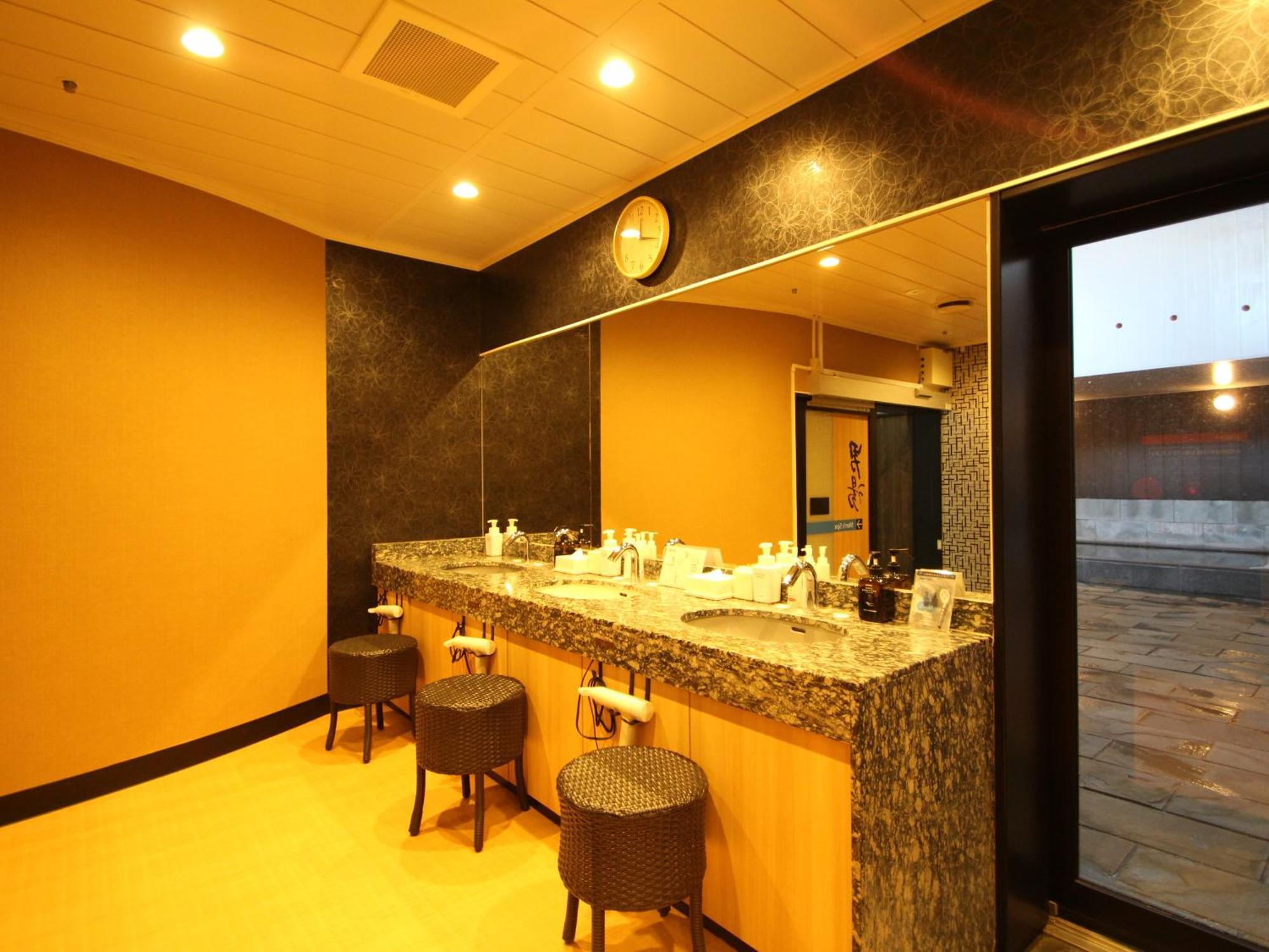 Apa Hotel Toyama Ekimae מראה חיצוני תמונה